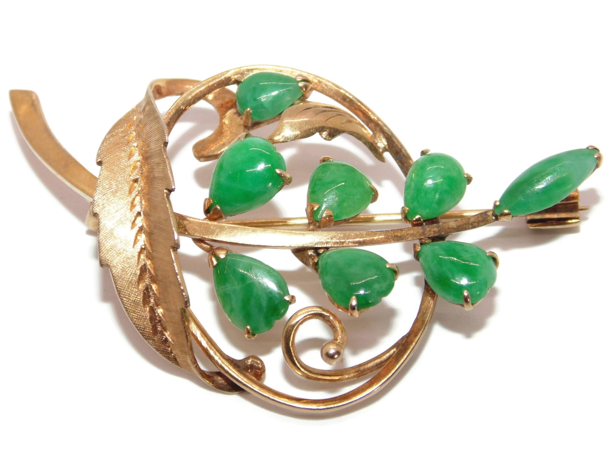 Beautiful 7 selling piece lot of true vintage green jewelry from various estates